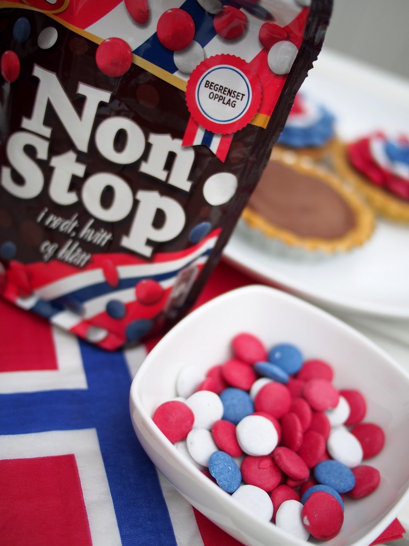 Czekoladowe mini tarty z okazji norweskiego Święta Konstytucji