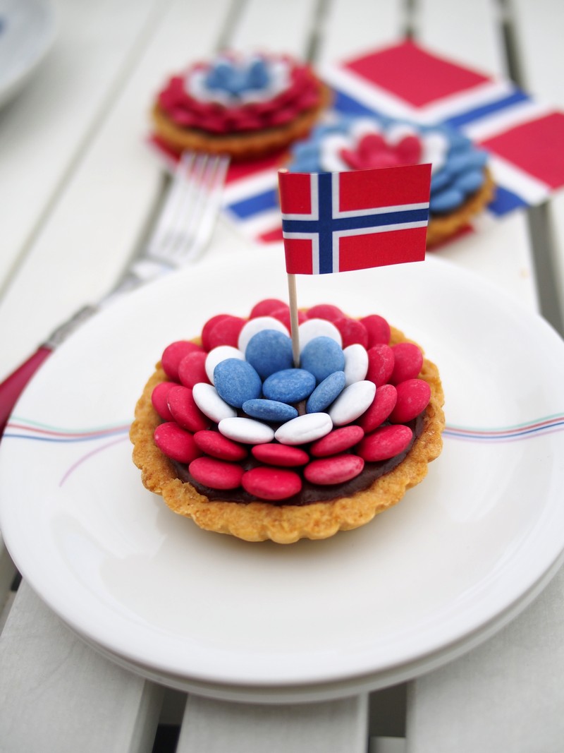 Czekoladowe mini tarty z okazji norweskiego Święta Konstytucji